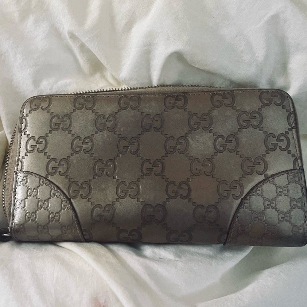Authentic Gucci wallet leather